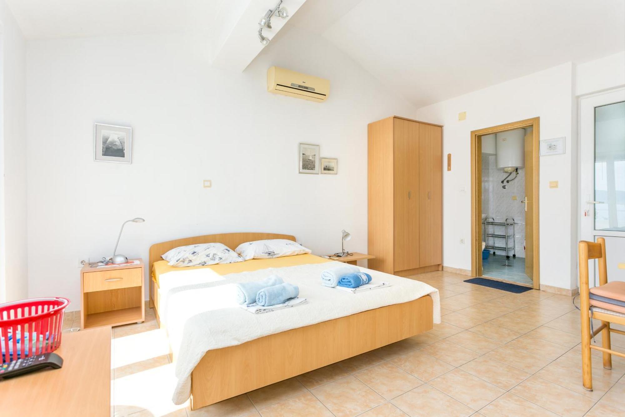 Apartments By The Sea Zivogosce - Porat, Makarska - 20207 Igrane Room photo
